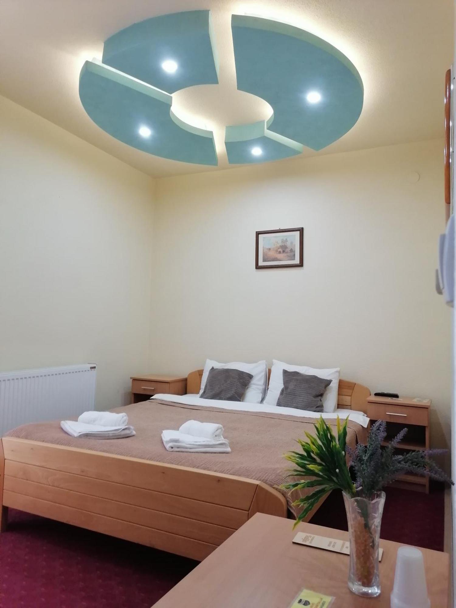 Hotel Talija Svilajnac Экстерьер фото